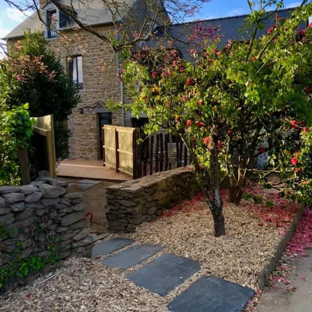 Le Rocher- Belle Maison De Charme -Jardin/Parking カンカル エクステリア 写真